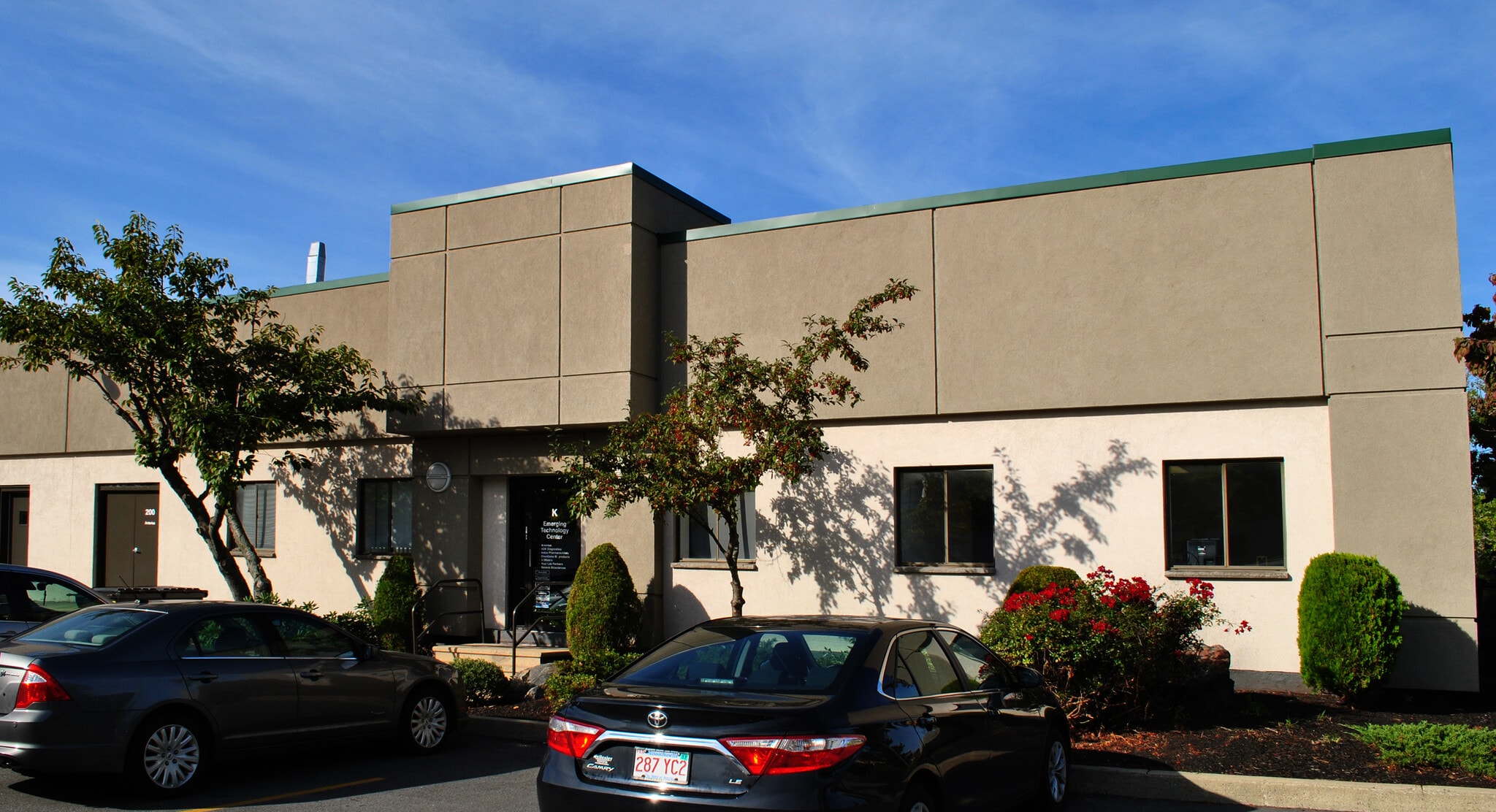 25 Olympia Ave, Woburn, MA à louer Photo principale– Image 1 sur 7