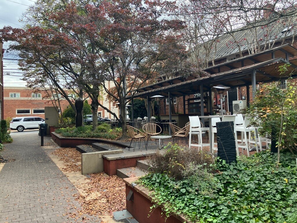 609 East Market St, Charlottesville, VA à vendre Photo principale– Image 1 sur 1