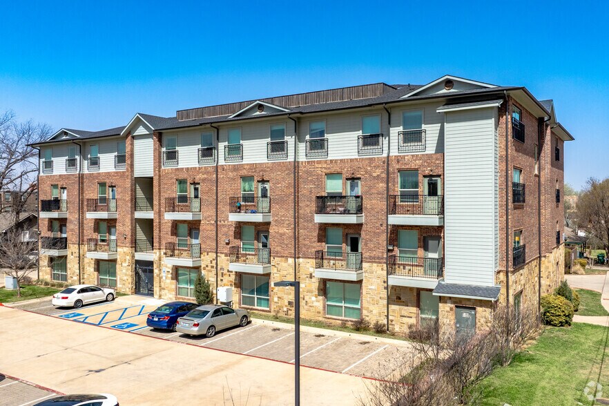 404 Industrial St, Denton, TX à vendre - Photo de l’immeuble – Image 2 sur 30