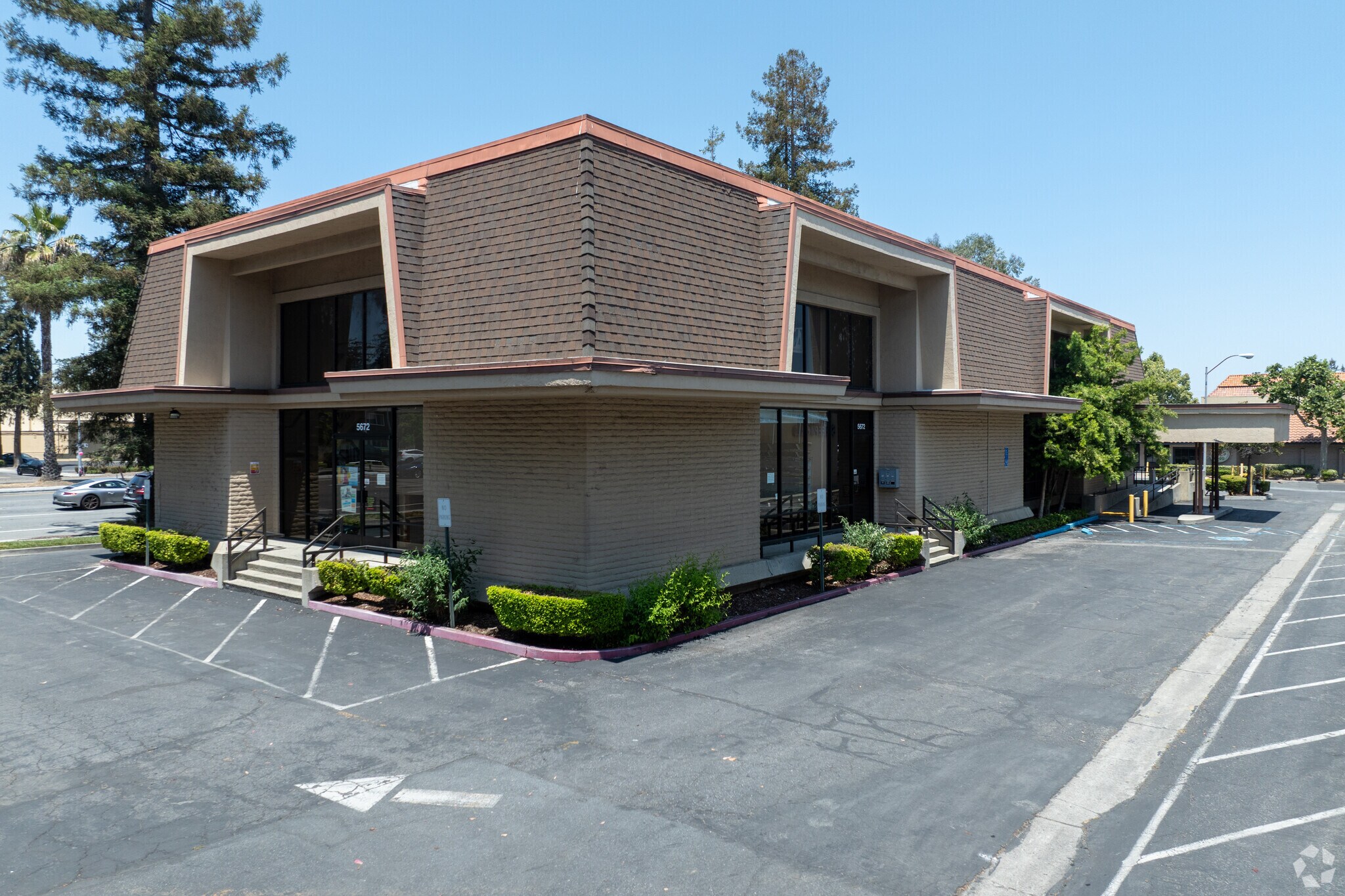 5670-5672 Almaden Expy, San Jose, CA à louer Photo principale– Image 1 sur 4