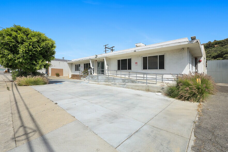 548 Monterey Pass Rd, Monterey Park, CA à louer - Photo de l’immeuble – Image 2 sur 18