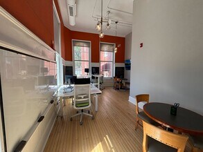 8221 Minnesota Ave, Saint Louis, MO à louer Photo intérieure– Image 2 sur 4