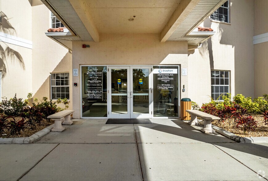 836 Sunset Lake Blvd, Venice, FL à vendre - Photo de l’immeuble – Image 2 sur 8