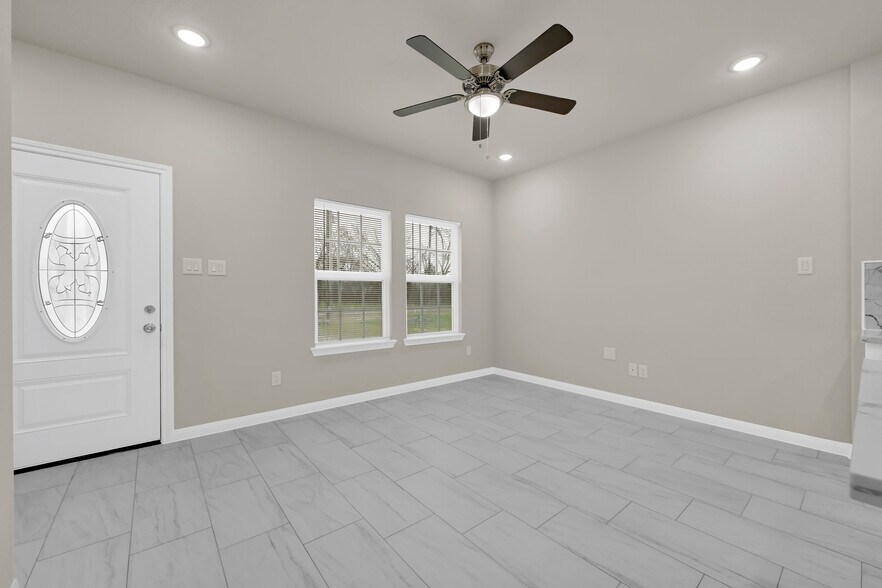7987 Chateau St, Houston, TX à vendre - Photo intérieure – Image 3 sur 23