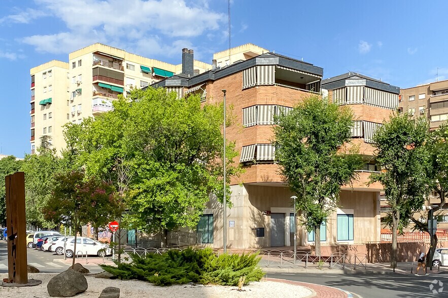 Immeuble residentiel dans Coslada, Madrid à vendre - Photo principale – Image 1 sur 2