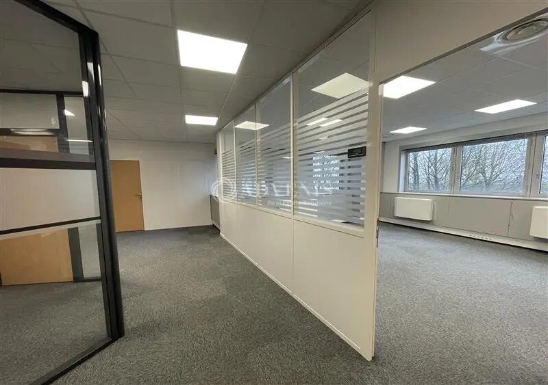 Bureau dans Tremblay-en-France à louer - Photo de l’immeuble – Image 3 sur 8
