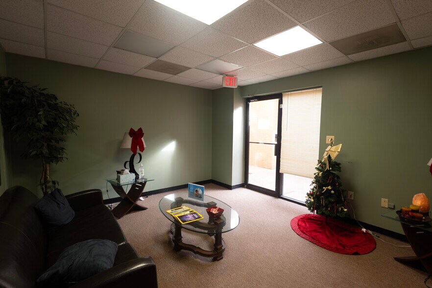 14337 Hereford Rd, Dale City, VA à vendre - Photo de l’immeuble – Image 3 sur 17