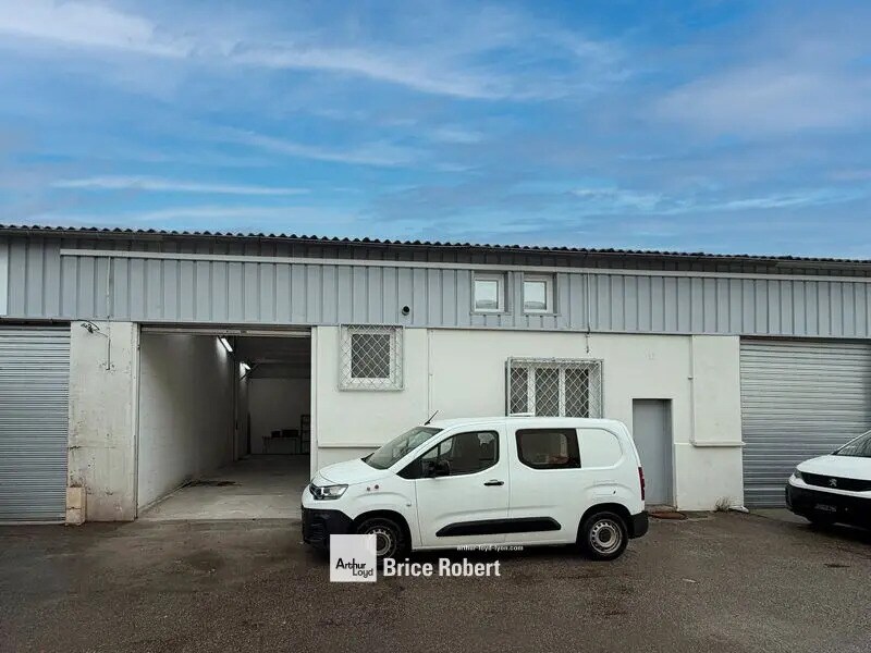 Bureau dans Vénissieux à louer Photo de l’immeuble– Image 1 sur 5