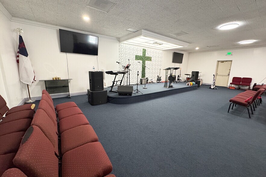 8227 Van Nuys Blvd, Panorama City, CA à louer - Photo intérieure – Image 3 sur 8