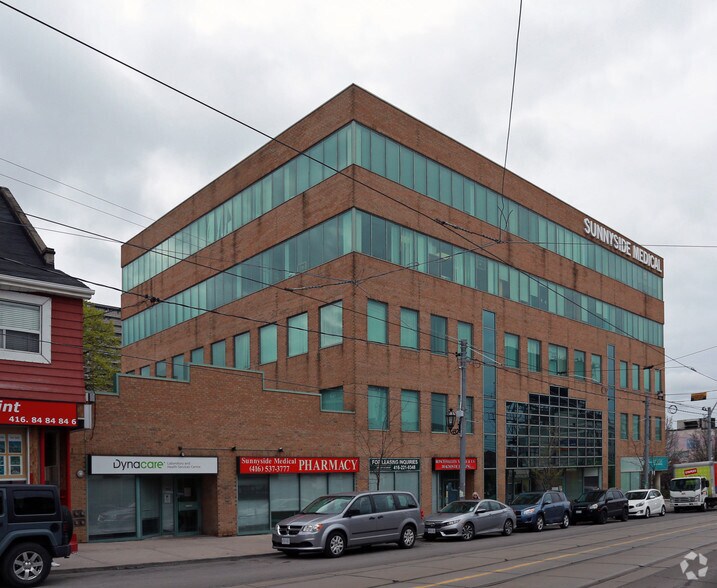 27 Roncesvalles Ave, Toronto, ON à louer - Photo de l’immeuble – Image 3 sur 8