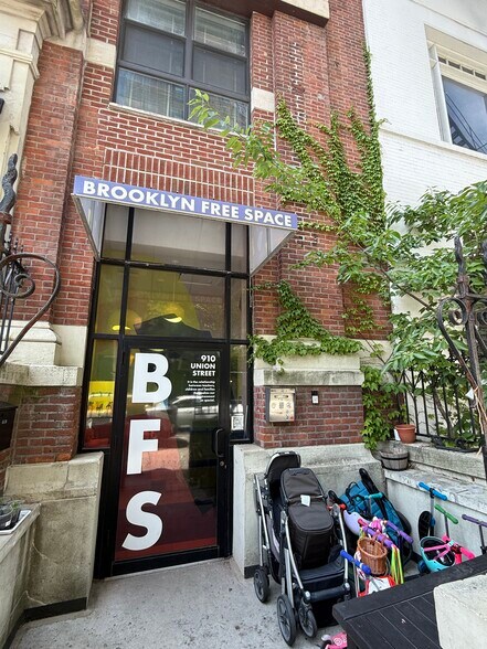 910 Union St, Brooklyn, NY à vendre - Photo de l’immeuble – Image 3 sur 11