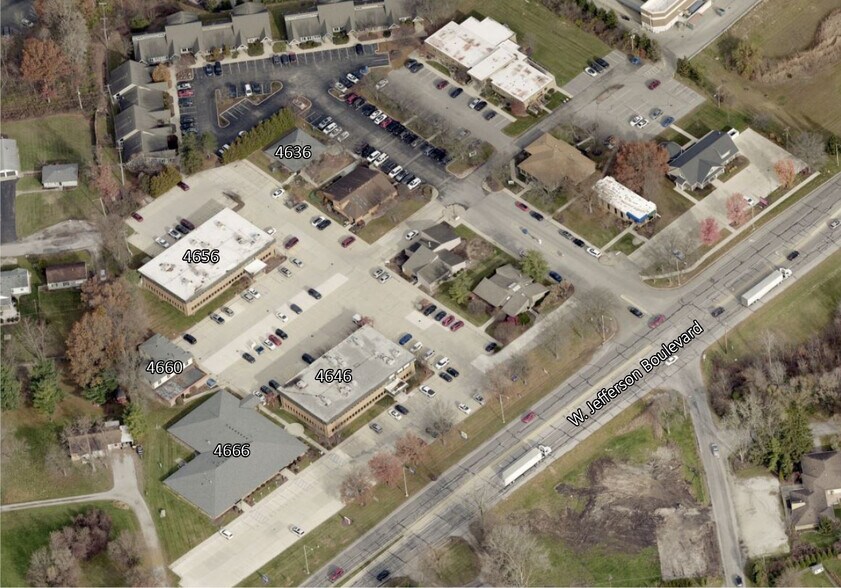 4656 W Jefferson Blvd, Fort Wayne, IN à louer - Photo principale – Image 1 sur 28