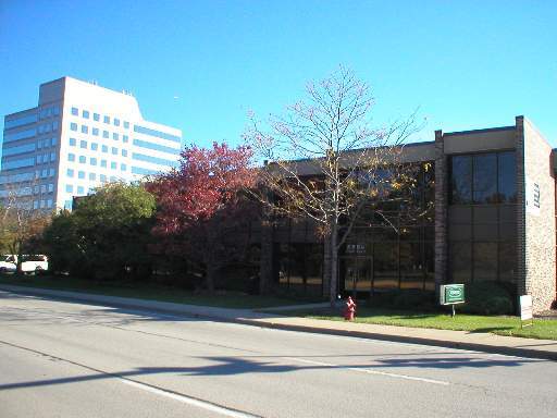 225 N Arlington Heights Rd, Elk Grove Village, IL à louer - Photo de l’immeuble – Image 1 sur 13