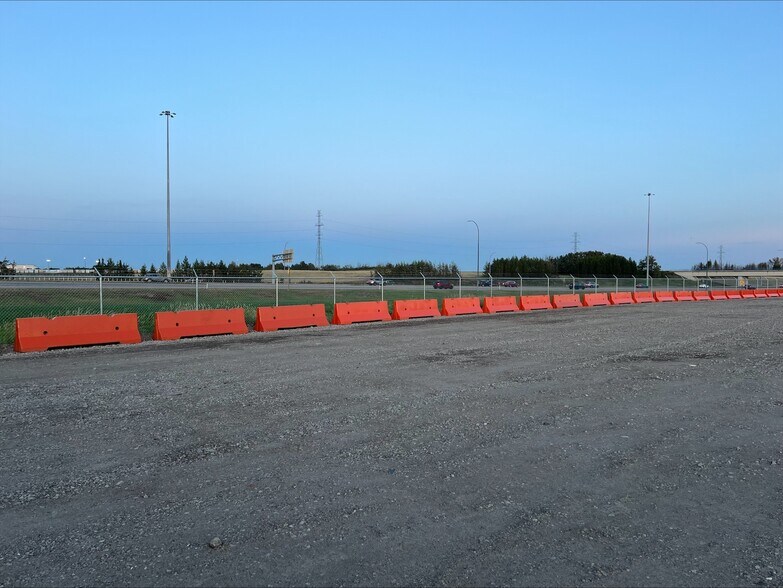 11010 Winterburn Rd NW, Edmonton, AB à louer - Photo de l’immeuble – Image 1 sur 3