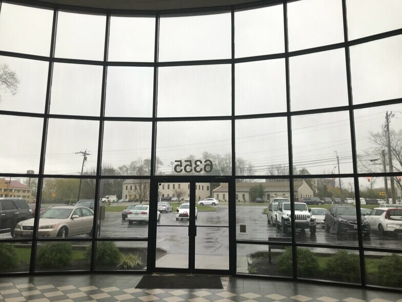 6355 E Kemper Rd, Sharonville, OH à louer - Hall d’entrée – Image 2 sur 4
