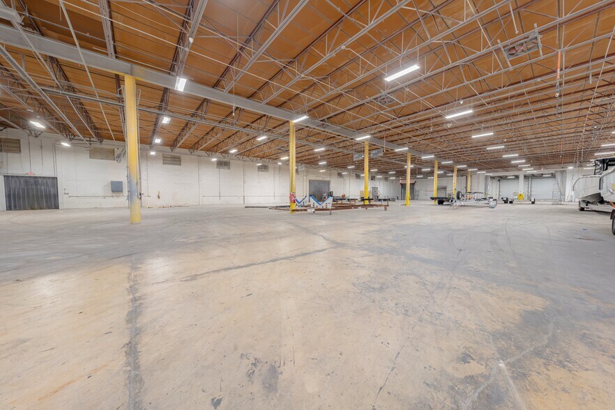 13185 NW 47th Ave, Opa-locka, FL à louer - Photo de l’immeuble – Image 3 sur 16