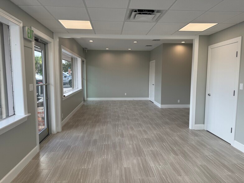 144 Jupiter St, Jupiter, FL à louer - Photo de l’immeuble – Image 2 sur 8