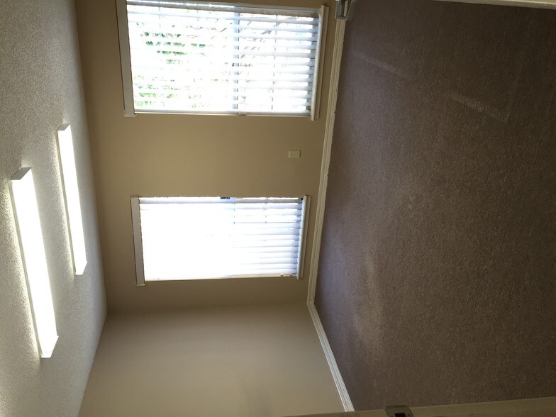 4217 Baymeadows Rd, Jacksonville, FL à vendre - Photo intérieure – Image 2 sur 14