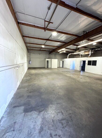 15406 Cabrito Rd, Van Nuys, CA à louer - Photo intérieure – Image 2 sur 7