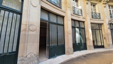 7-9 Place Des Ternes, Paris à louer Photo intérieure– Image 2 sur 3