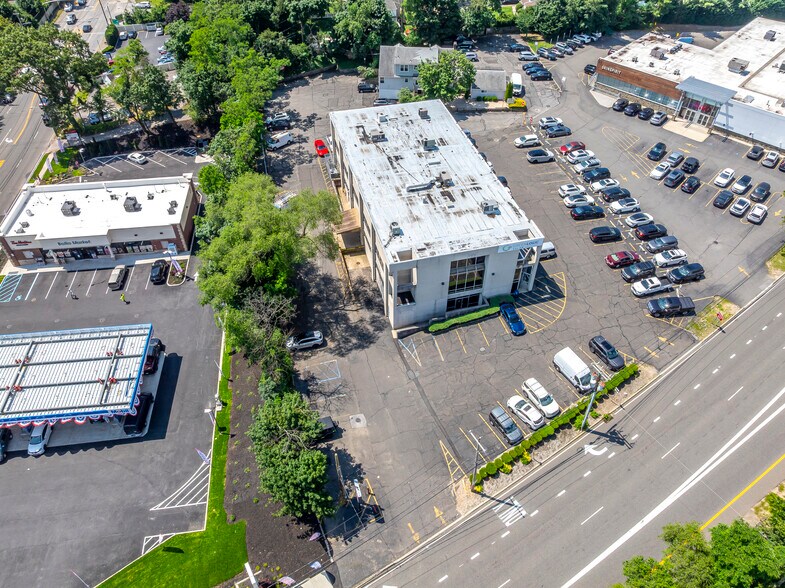 200-220 S Service Road, Roslyn, NY portefeuille de 2 biens à vendre sur LoopNet.fr - Aérien – Image 3 sur 24