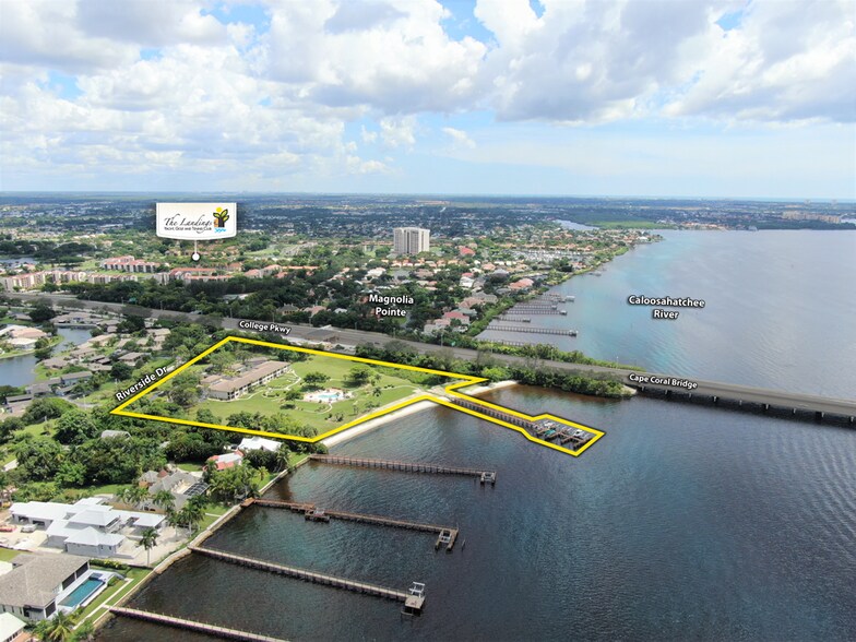 12498 Riverside Dr, Fort Myers, FL à vendre - Photo principale – Image 1 sur 8