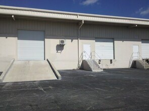 5146-5283 Le Tourneau Cir, Tampa, FL à louer Photo intérieure– Image 1 sur 4