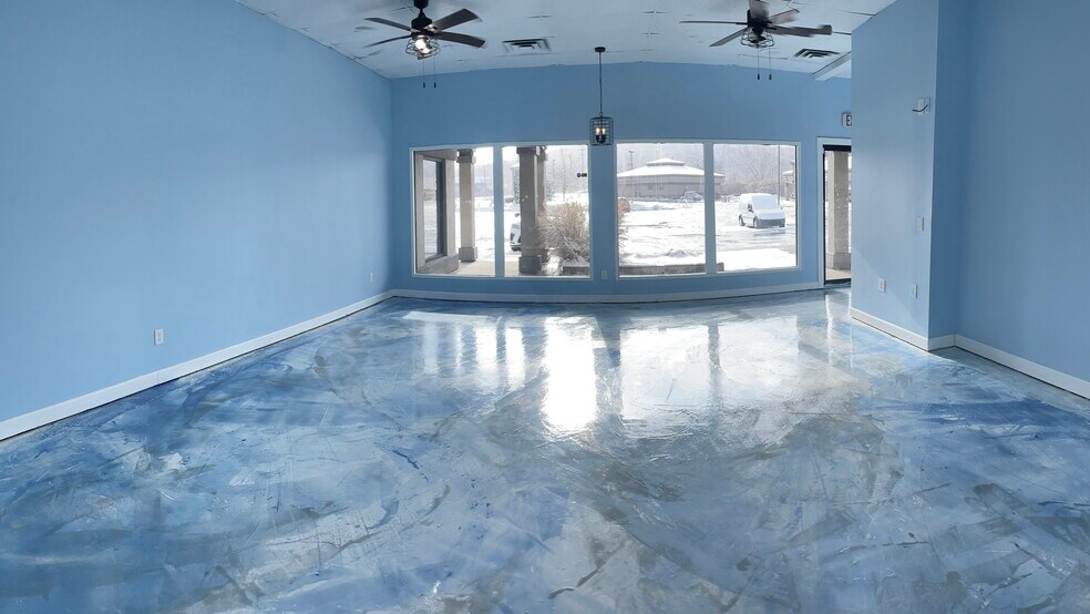 1562 Akron Peninsula Rd, Akron, OH à louer - Photo de l’immeuble – Image 1 sur 6