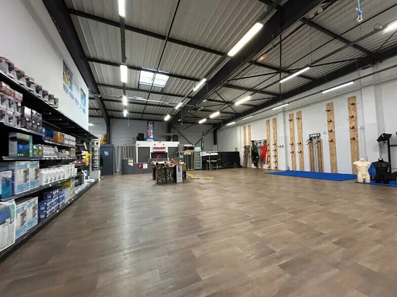 Local commercial dans Pruniers-en-Sologne à louer - Photo de l’immeuble – Image 1 sur 1