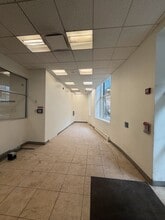 114-20 Jamaica Ave, Jamaica, NY à louer Photo intérieure– Image 2 sur 15