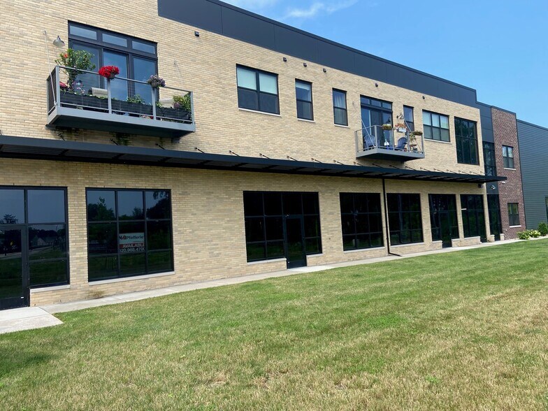 460 Ahnaip St, Menasha, WI à louer - Photo de l’immeuble – Image 3 sur 3