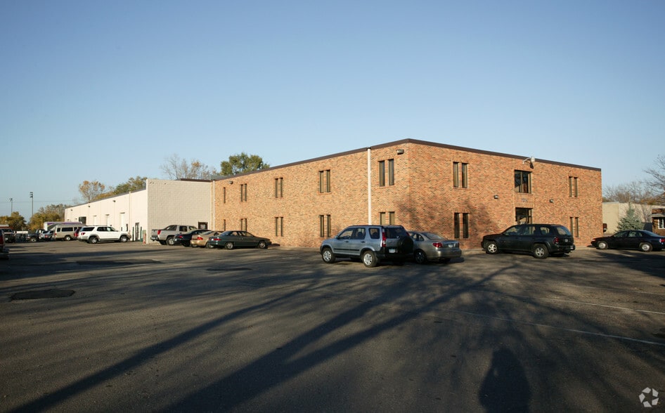 7204 27th St W, Saint Louis Park, MN à louer - Photo principale – Image 1 sur 12