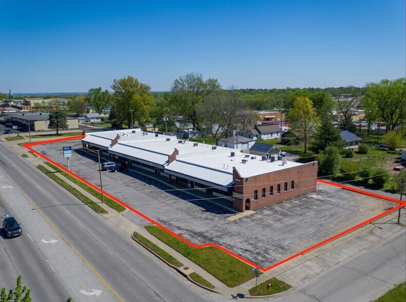 815 N Noland Rd, Independence, MO à louer - Photo de l’immeuble – Image 2 sur 8