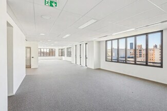 Plus de détails pour 66 Cours Tolstoï, Villeurbanne - Bureau, Local d'activités à louer