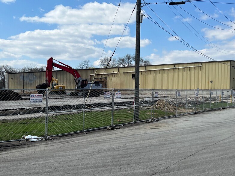 307 E Washington St, Momence, IL à vendre - Photo de l’immeuble – Image 2 sur 12