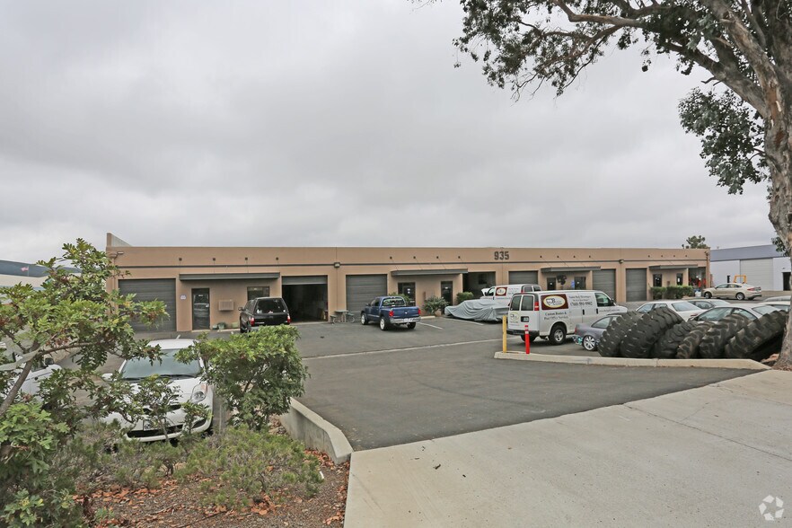 935 Bailey Ct, San Marcos, CA à louer - Photo de l’immeuble – Image 3 sur 5