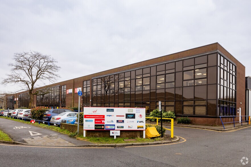 Western Rd, Bracknell à louer - Photo principale – Image 1 sur 3