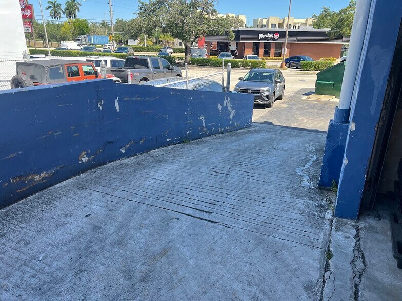 370-380 W 78th Rd, Hialeah, FL à vendre - Photo de l’immeuble – Image 3 sur 20