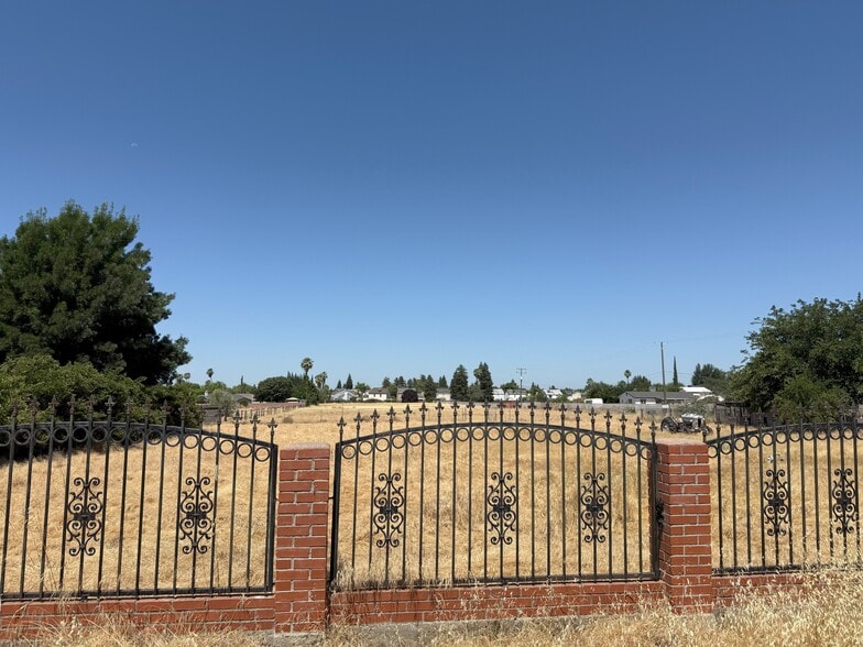 3223 N Valentine Ave, Fresno, CA à vendre - Photo de l’immeuble – Image 2 sur 3