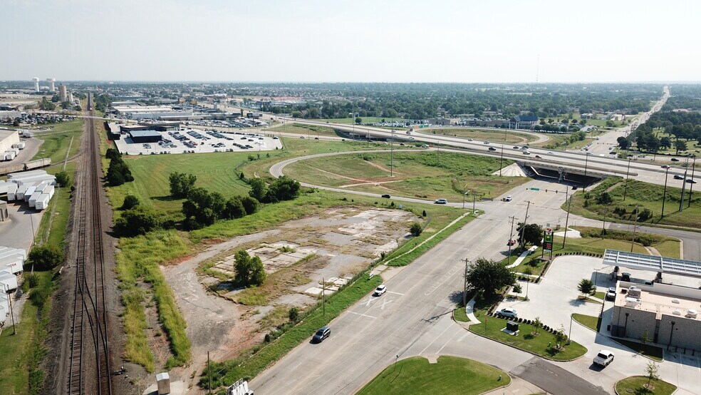 721 Memorial, Oklahoma City, OK à vendre - Aérien – Image 2 sur 6