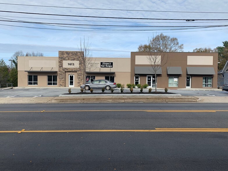1613 E North St, Greenville, SC à louer - Photo de l’immeuble – Image 2 sur 2
