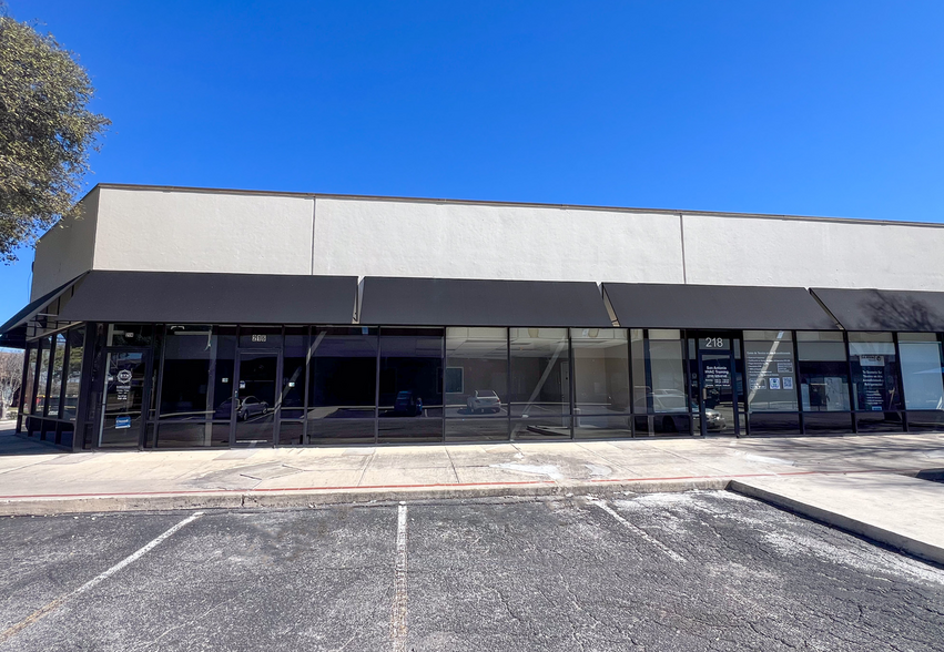 1305 SW Loop 410, San Antonio, TX à louer - Photo de l’immeuble – Image 3 sur 5