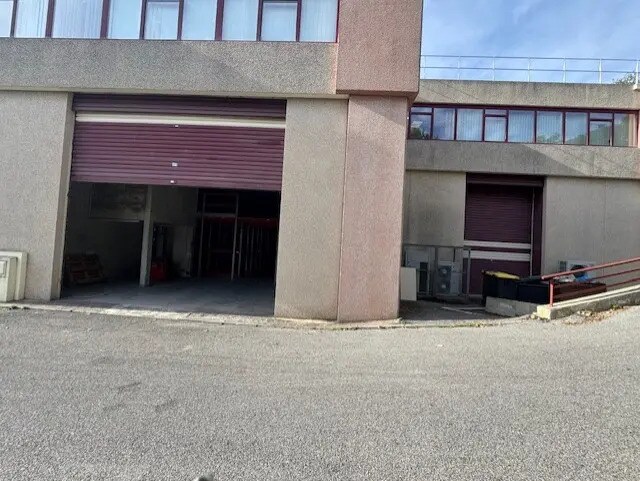Industriel/Logistique dans Vallauris à louer - Photo de l’immeuble – Image 3 sur 5