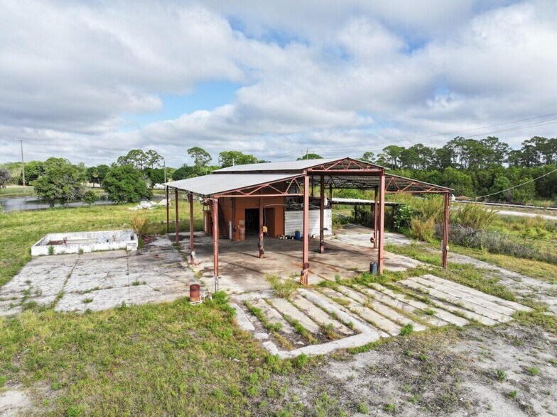 15803 SW Farm Rd, Indiantown, FL à vendre - Photo de l’immeuble – Image 3 sur 27