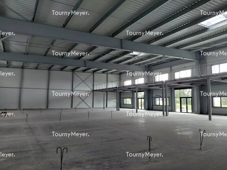 Local d'activités dans Thouaré-sur-Loire à vendre - Photo de l’immeuble – Image 1 sur 9