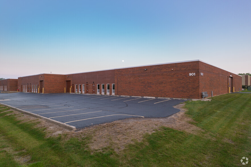 901 E Orchard Ave, Mundelein, IL à louer - Photo de l’immeuble – Image 3 sur 8