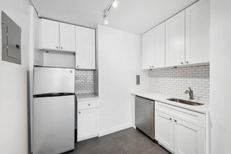 155 E 55th St, New York, NY à louer Photo de l’immeuble– Image 1 sur 7