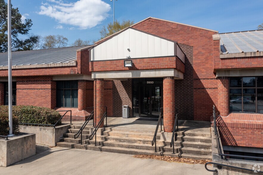 5950 Carmichael Pl, Montgomery, AL à louer - Photo de l’immeuble – Image 3 sur 5