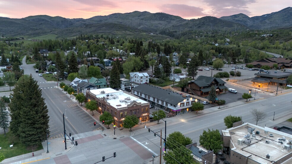 442 Lincoln Ave, Steamboat Springs, CO à vendre - Photo de l’immeuble – Image 1 sur 40