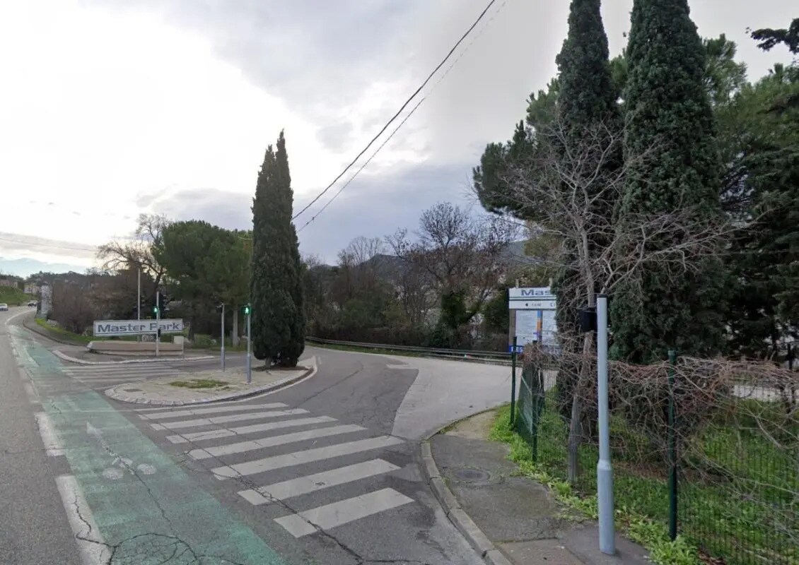 Local d’activités dans Marseille à louer Photo de l’immeuble– Image 1 sur 7